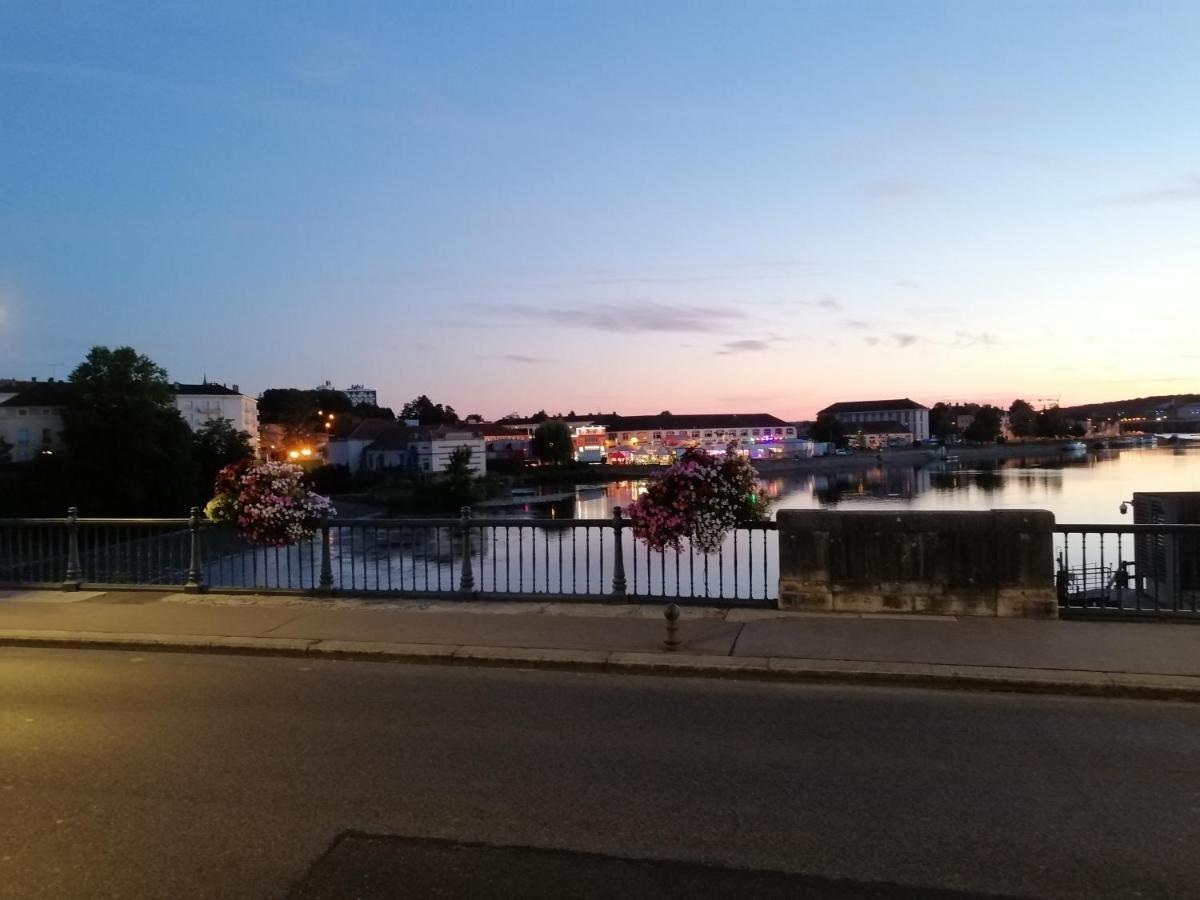 Gray Centre Ville Avec Vue Sur Saone Esterno foto